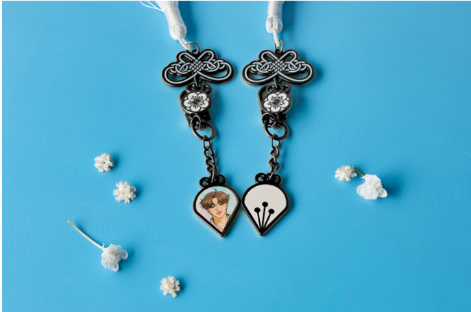 [Pre-order]Romantic Flower Silk Single Item:  Plum Blossom Petal Metal Keyring