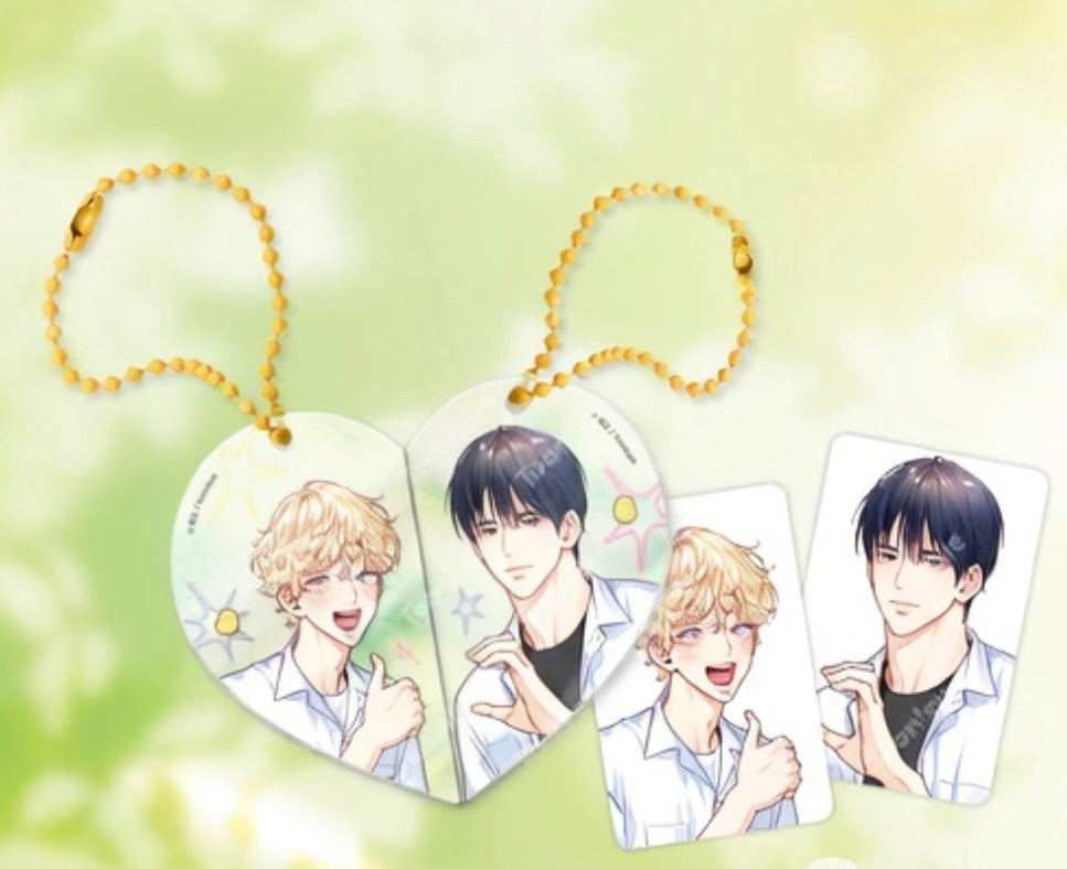 [Pre-order] Love Is An Illusion: Superstar Heart Magnet Keyring Set